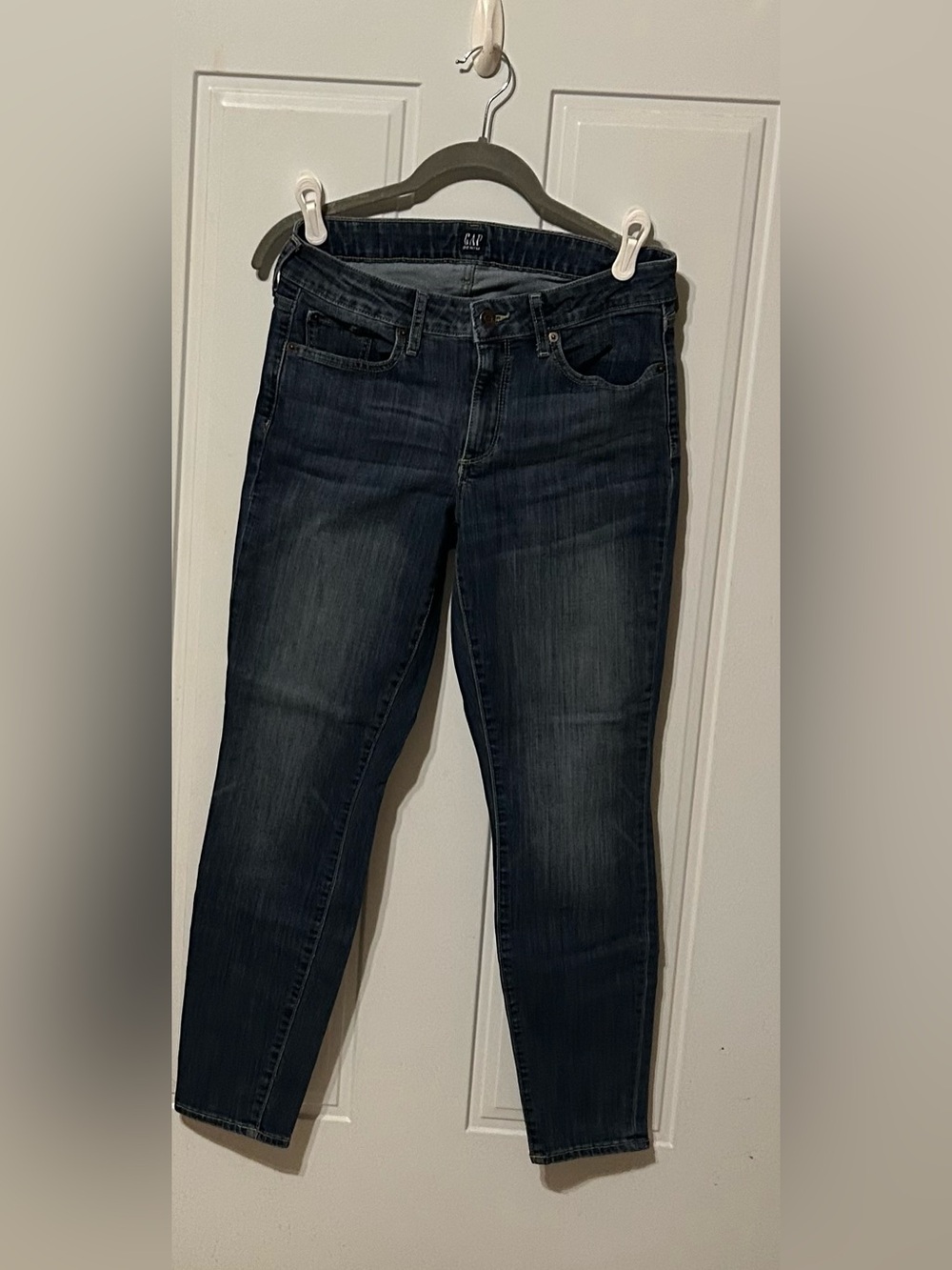Woman’s Gap Jeans strait cut Size 30